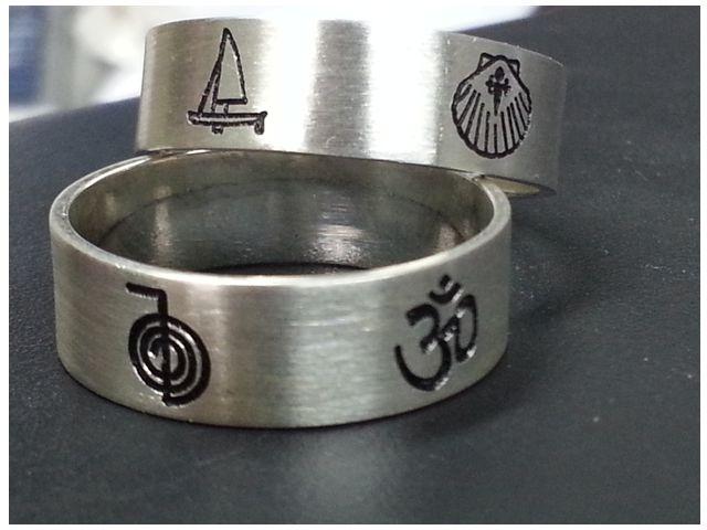 simbolos gravados em aneis